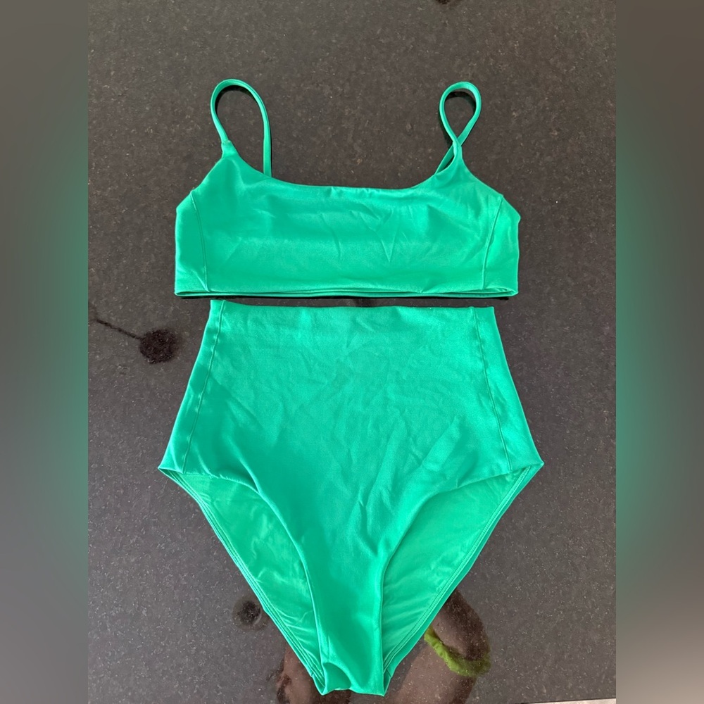 Left on Friday Vibrant Green Bikini Set - both Small